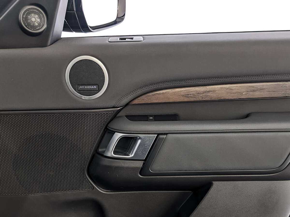 Land Rover Discovery с пробегом — 2018 год. Фото: #17