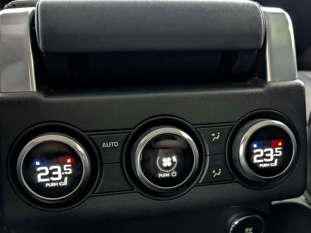 Land Rover Discovery с пробегом — 2018 год. Фото: #20