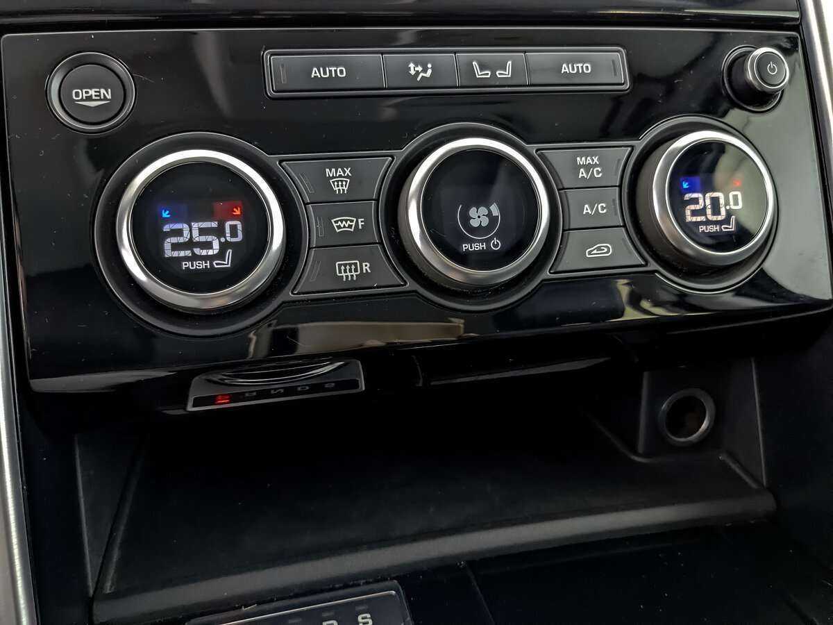 Land Rover Discovery с пробегом — 2018 год. Фото: #21