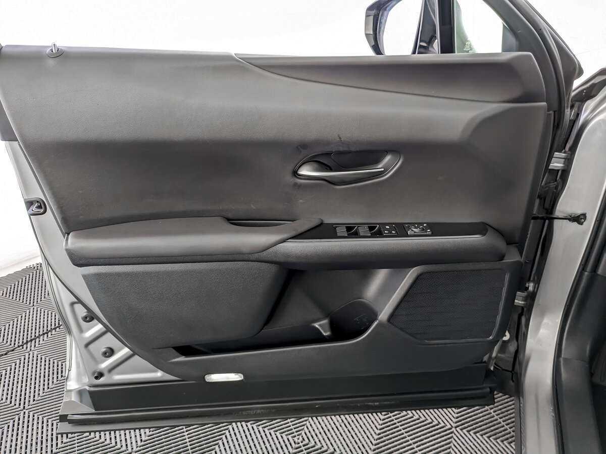 Lexus UX с пробегом — 2020 год. Фото: #14