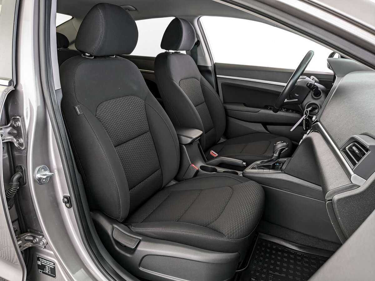 Hyundai Elantra с пробегом — 2019 год. Фото: #18
