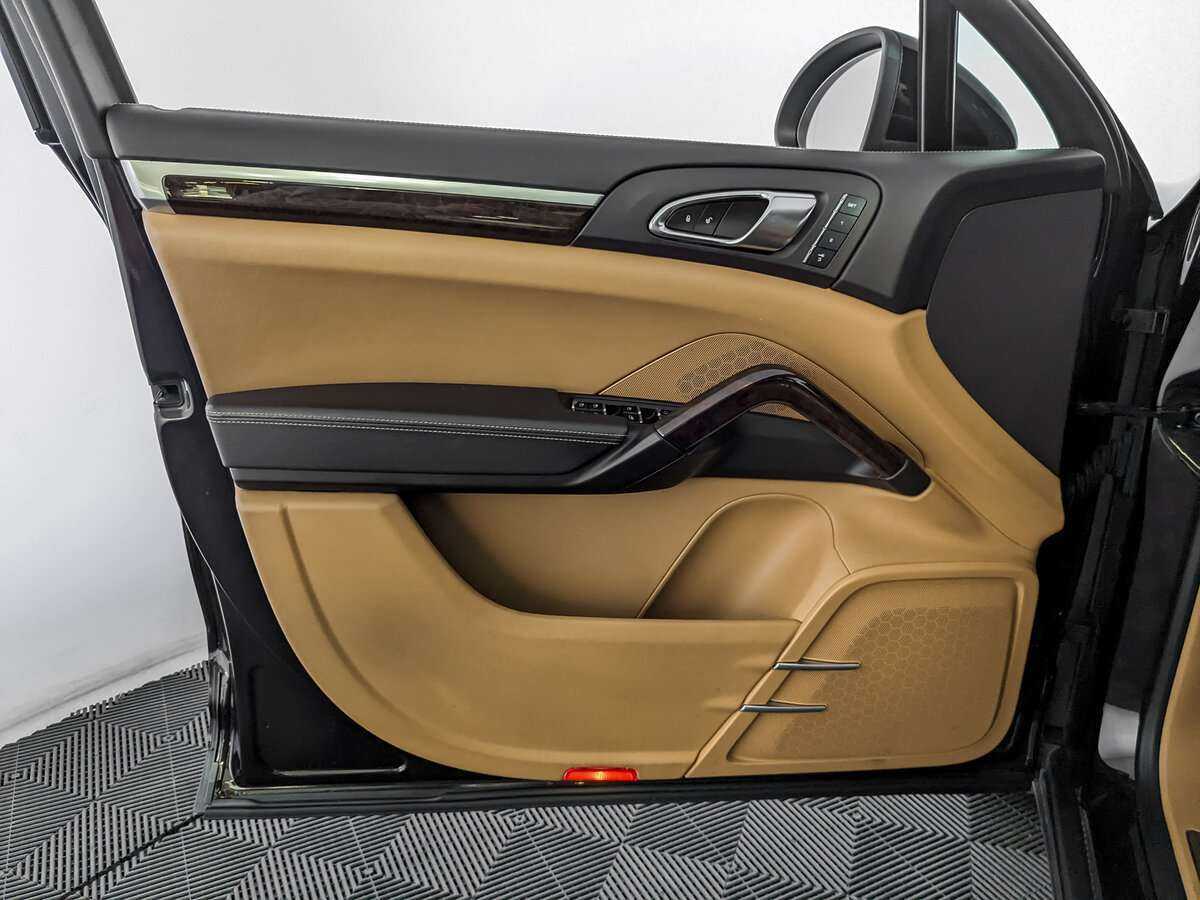 Porsche Cayenne с пробегом — 2014 год. Фото: #16