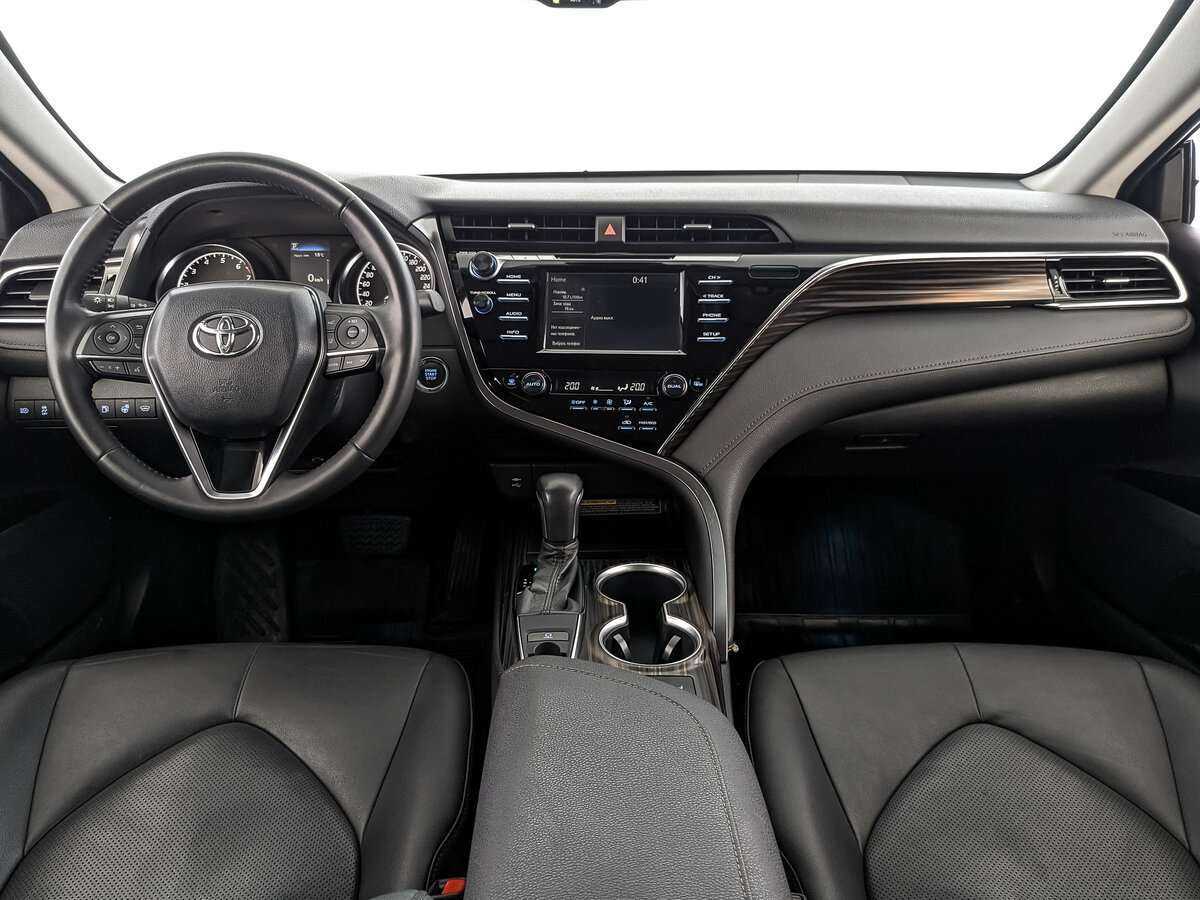 Toyota Camry с пробегом — 2018 год. Фото: #9