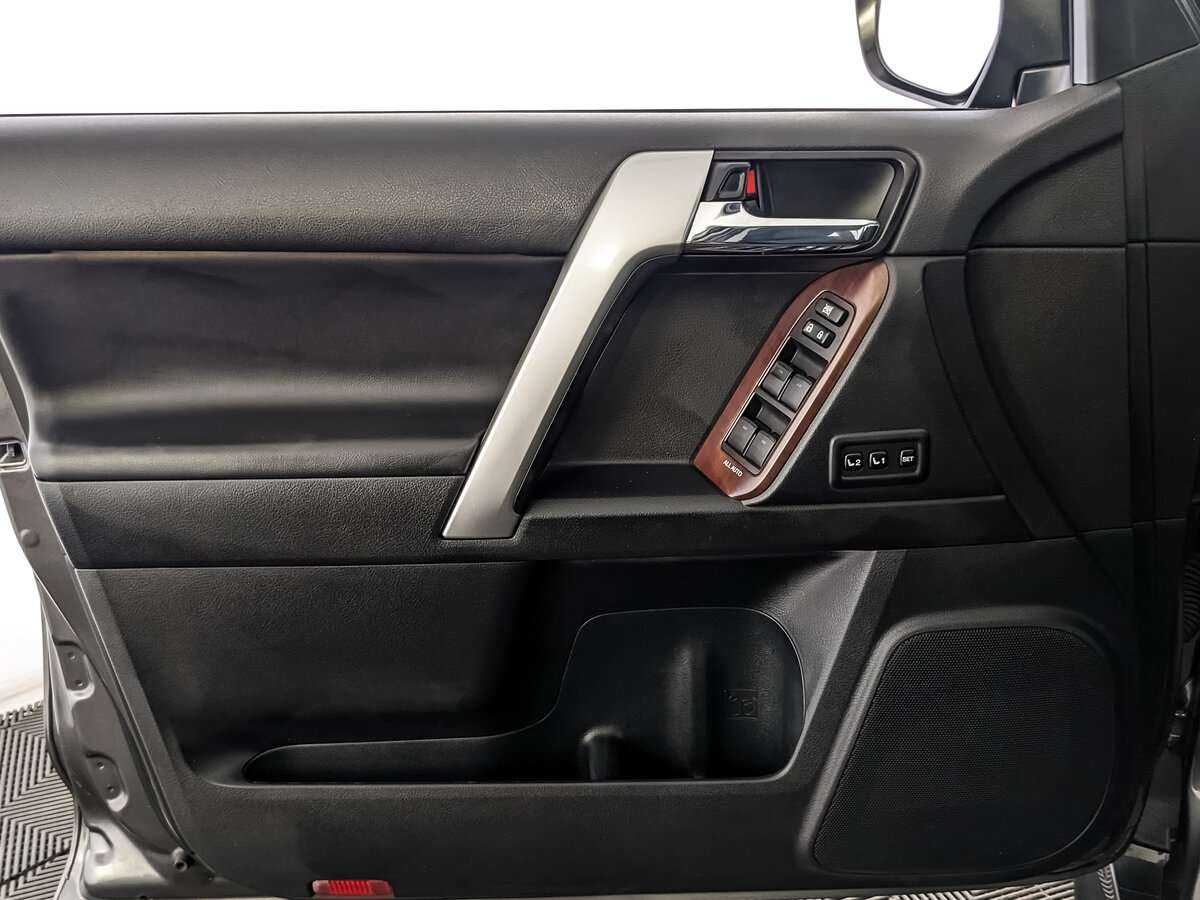 Toyota Land Cruiser Prado с пробегом — 2016 год. Фото: #13