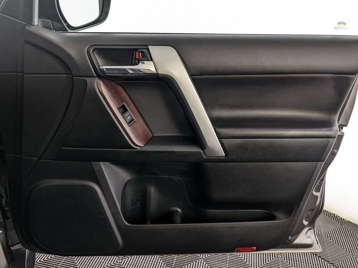 Toyota Land Cruiser Prado с пробегом — 2016 год. Фото: #19