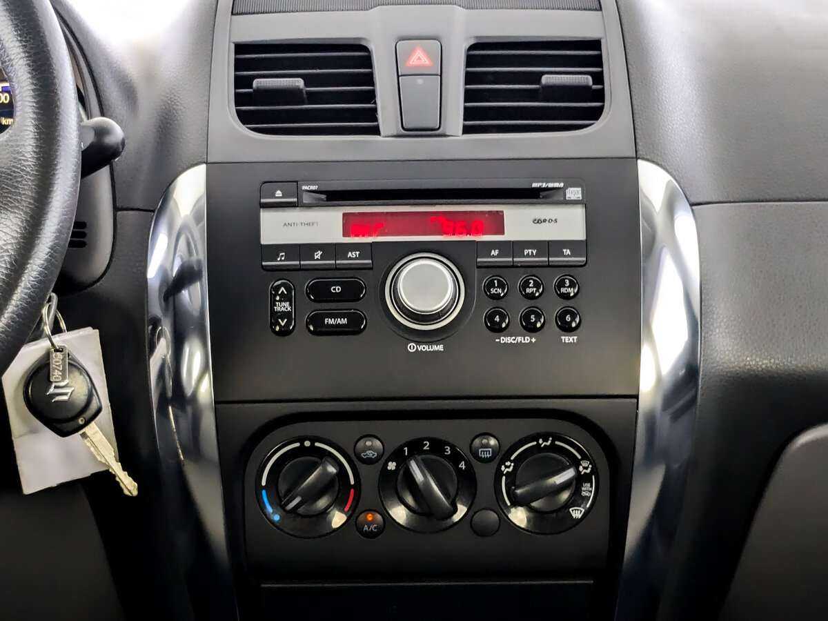 Suzuki SX4 с пробегом — 2013 год. Фото: #12