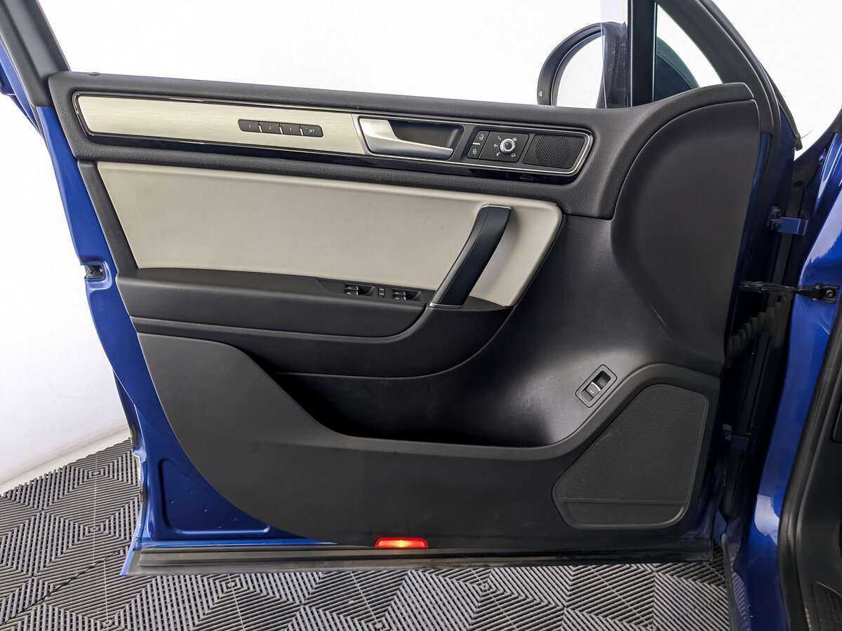 Volkswagen Touareg с пробегом — 2017 год. Фото: #14