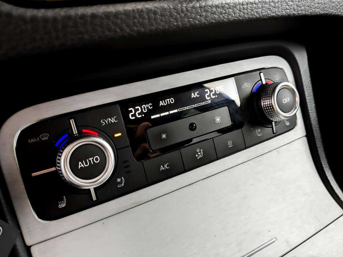 Volkswagen Touareg с пробегом — 2017 год. Фото: #22