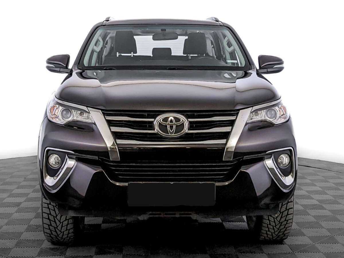 Toyota Fortuner с пробегом — 2018 год. Фото: #1