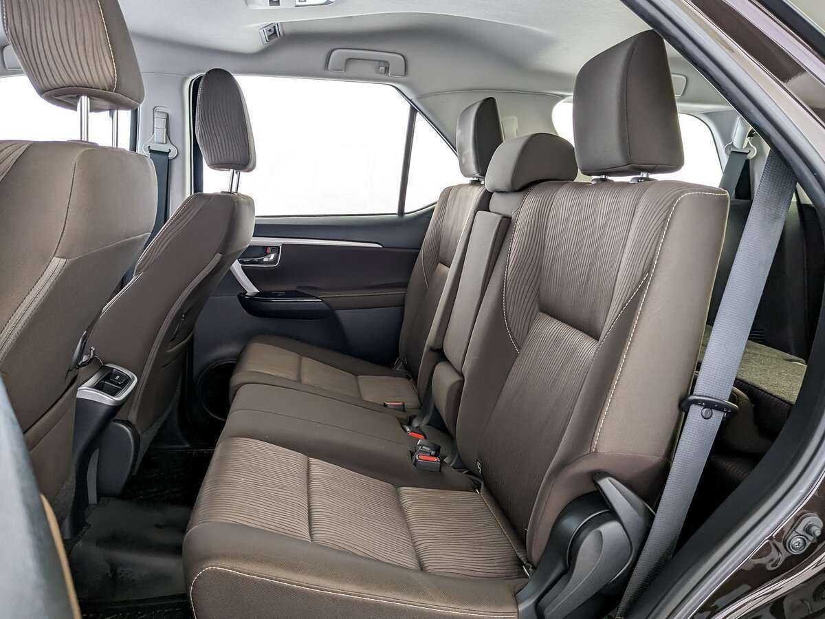 Toyota Fortuner с пробегом — 2018 год. Фото: #9