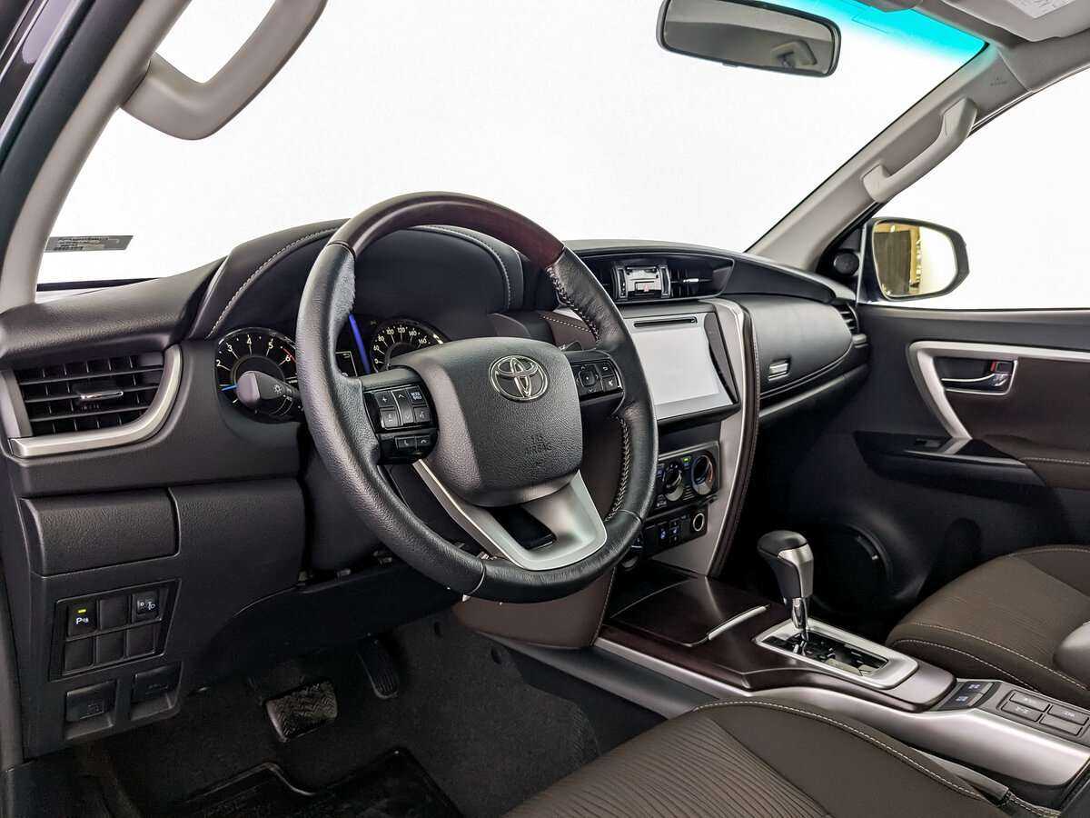 Toyota Fortuner с пробегом — 2018 год. Фото: #13