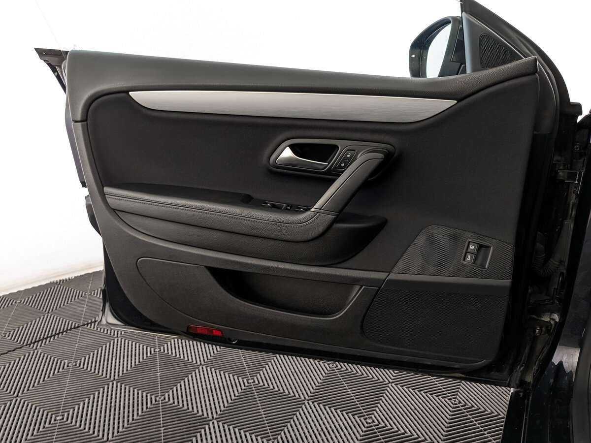 Volkswagen Passat CC с пробегом — 2012 год. Фото: #14