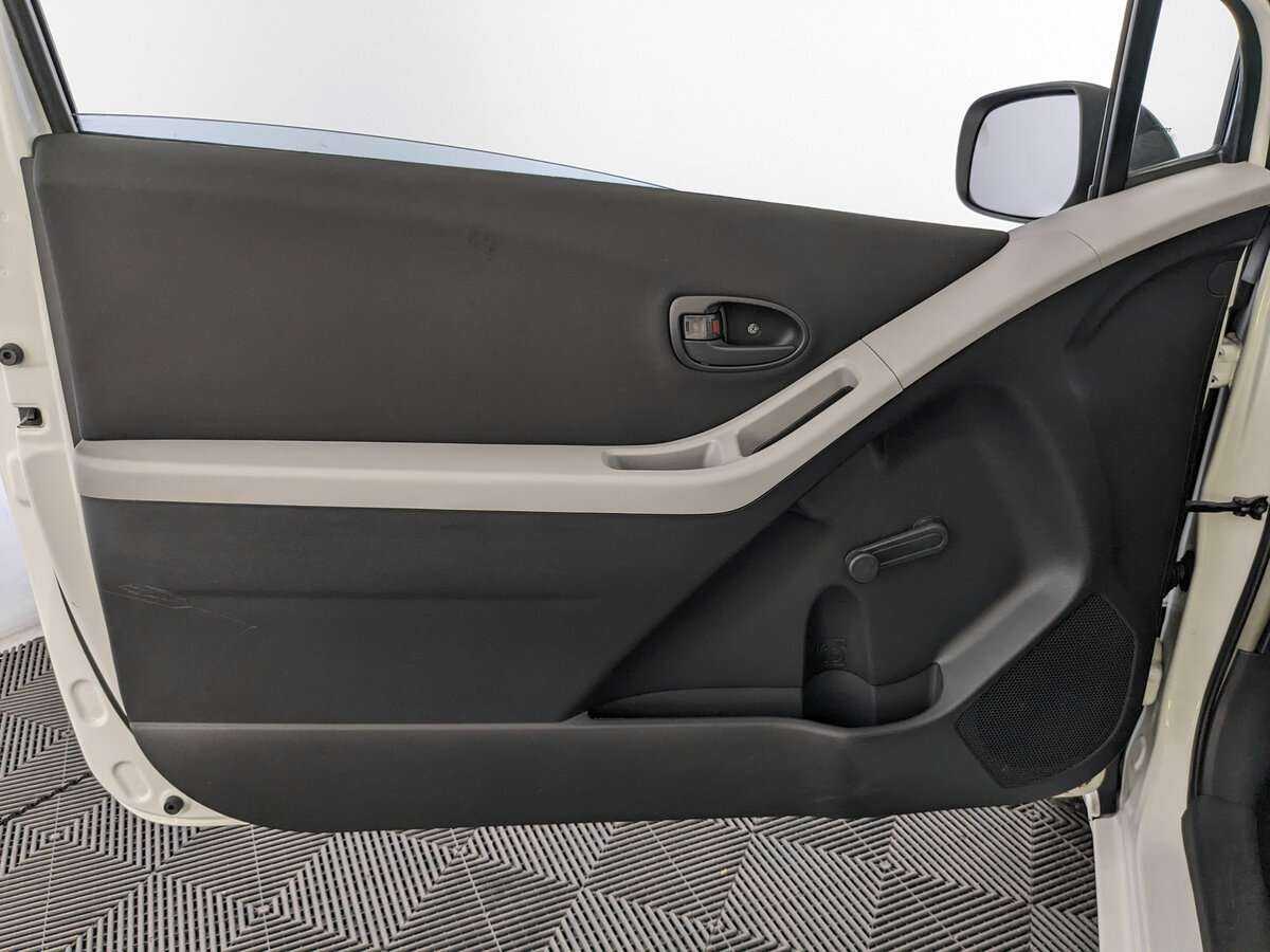 Toyota Yaris с пробегом — 2007 год. Фото: #14