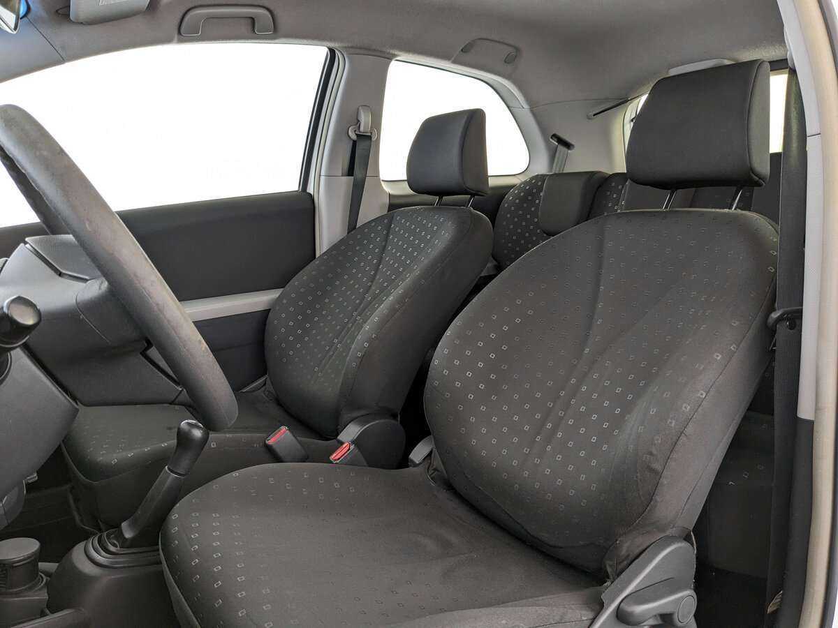 Toyota Yaris с пробегом — 2007 год. Фото: #15
