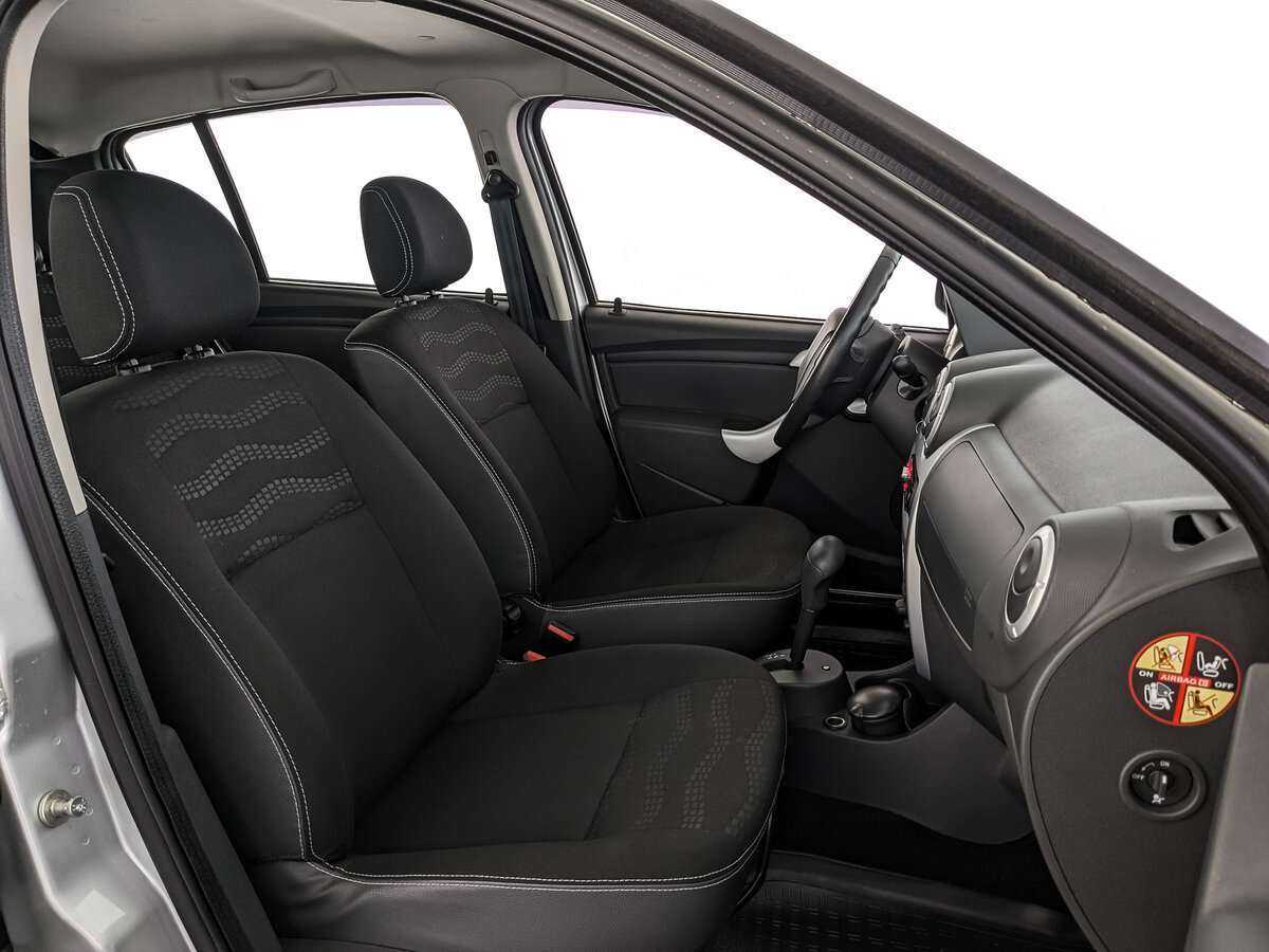 Renault Sandero с пробегом — 2013 год. Фото: #18