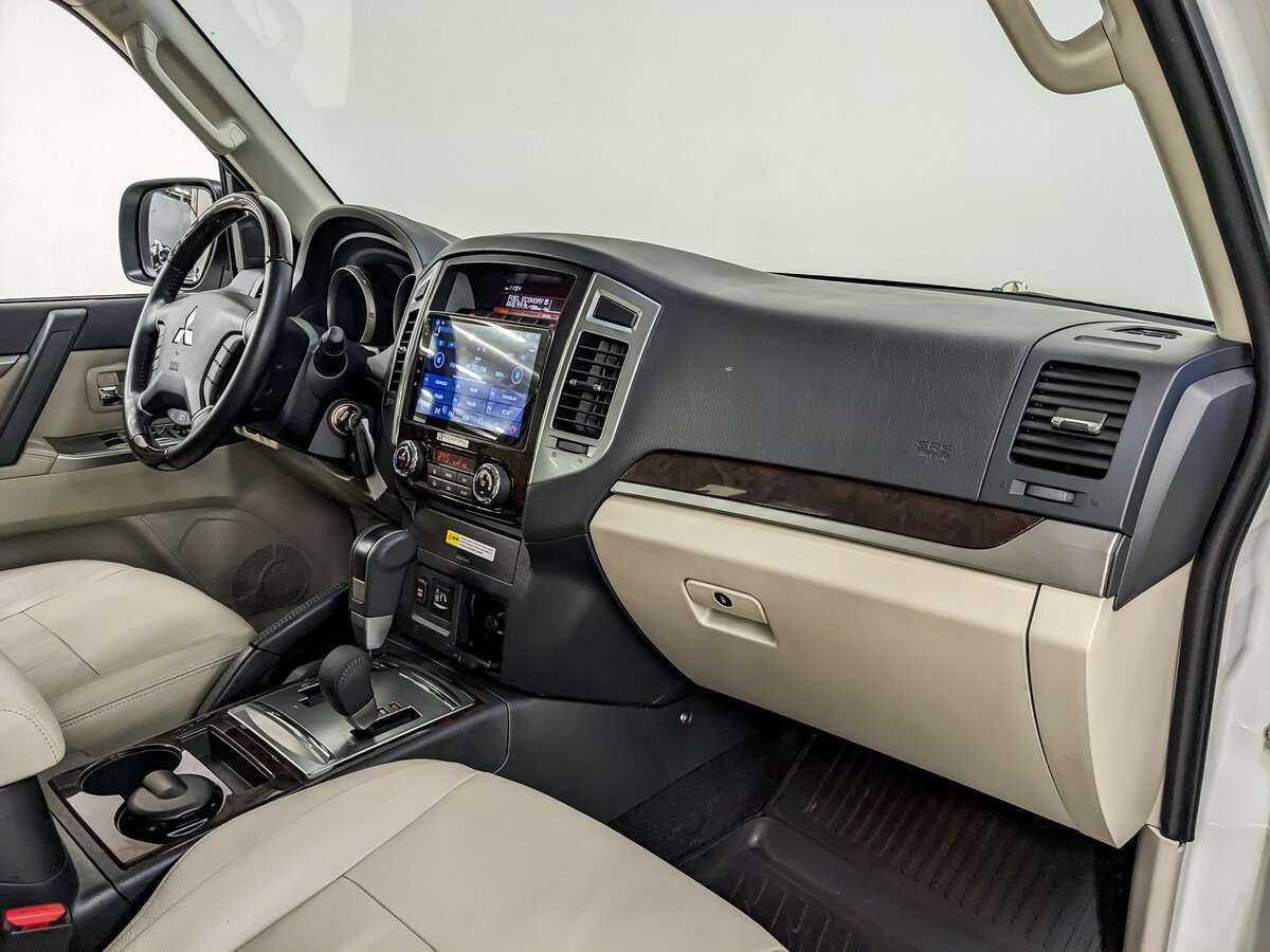 Mitsubishi Pajero с пробегом — 2019 год. Фото: #8