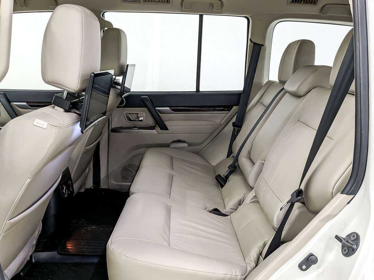 Mitsubishi Pajero с пробегом — 2019 год. Фото: #9