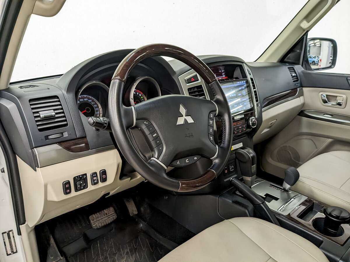 Mitsubishi Pajero с пробегом — 2019 год. Фото: #13