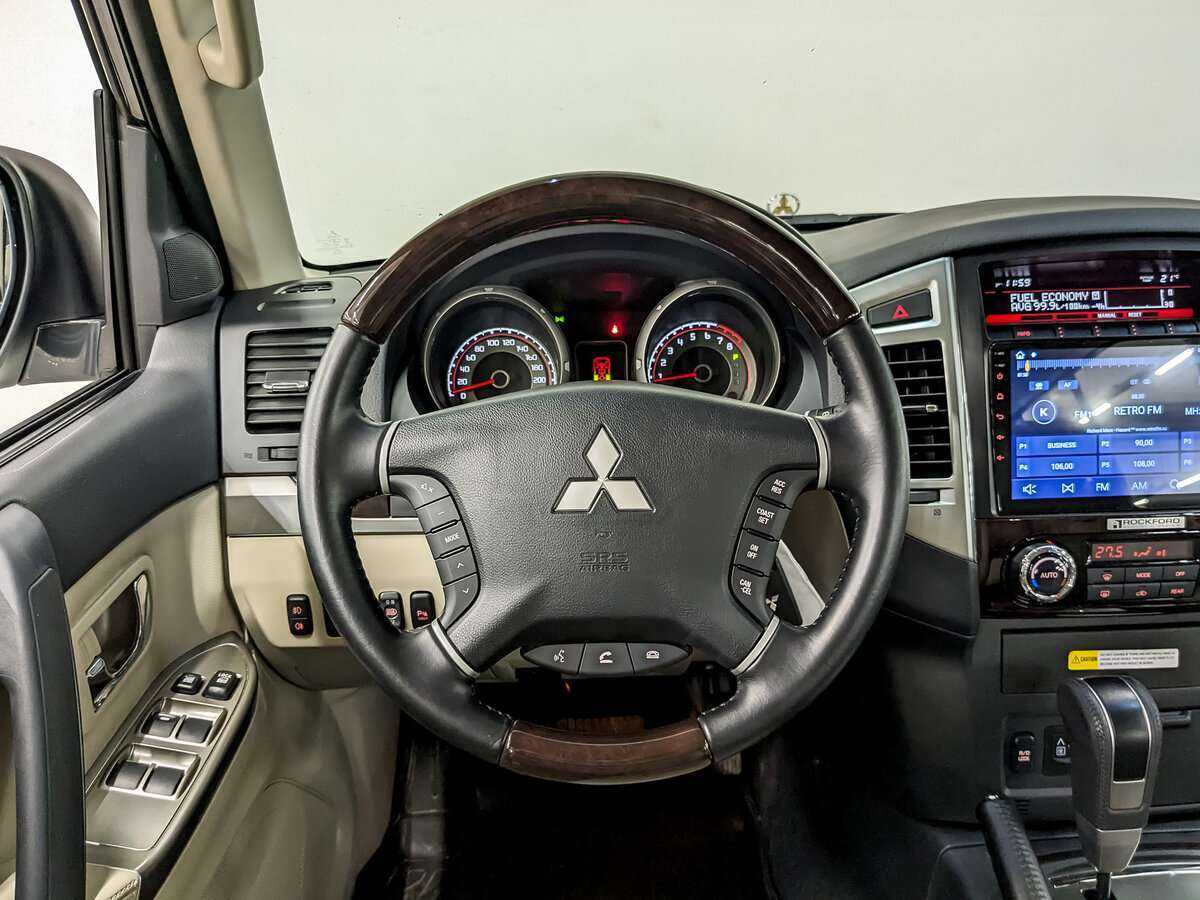 Mitsubishi Pajero с пробегом — 2019 год. Фото: #17