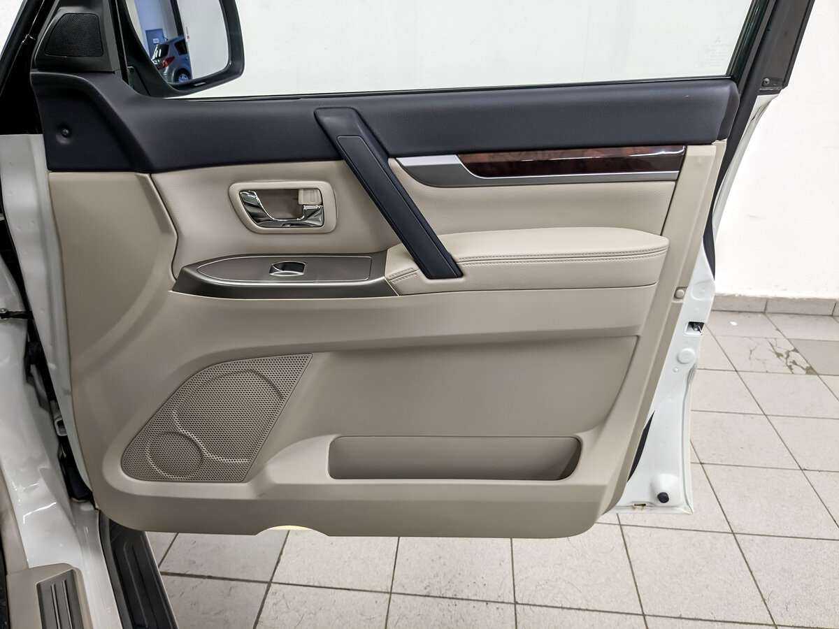 Mitsubishi Pajero с пробегом — 2019 год. Фото: #20