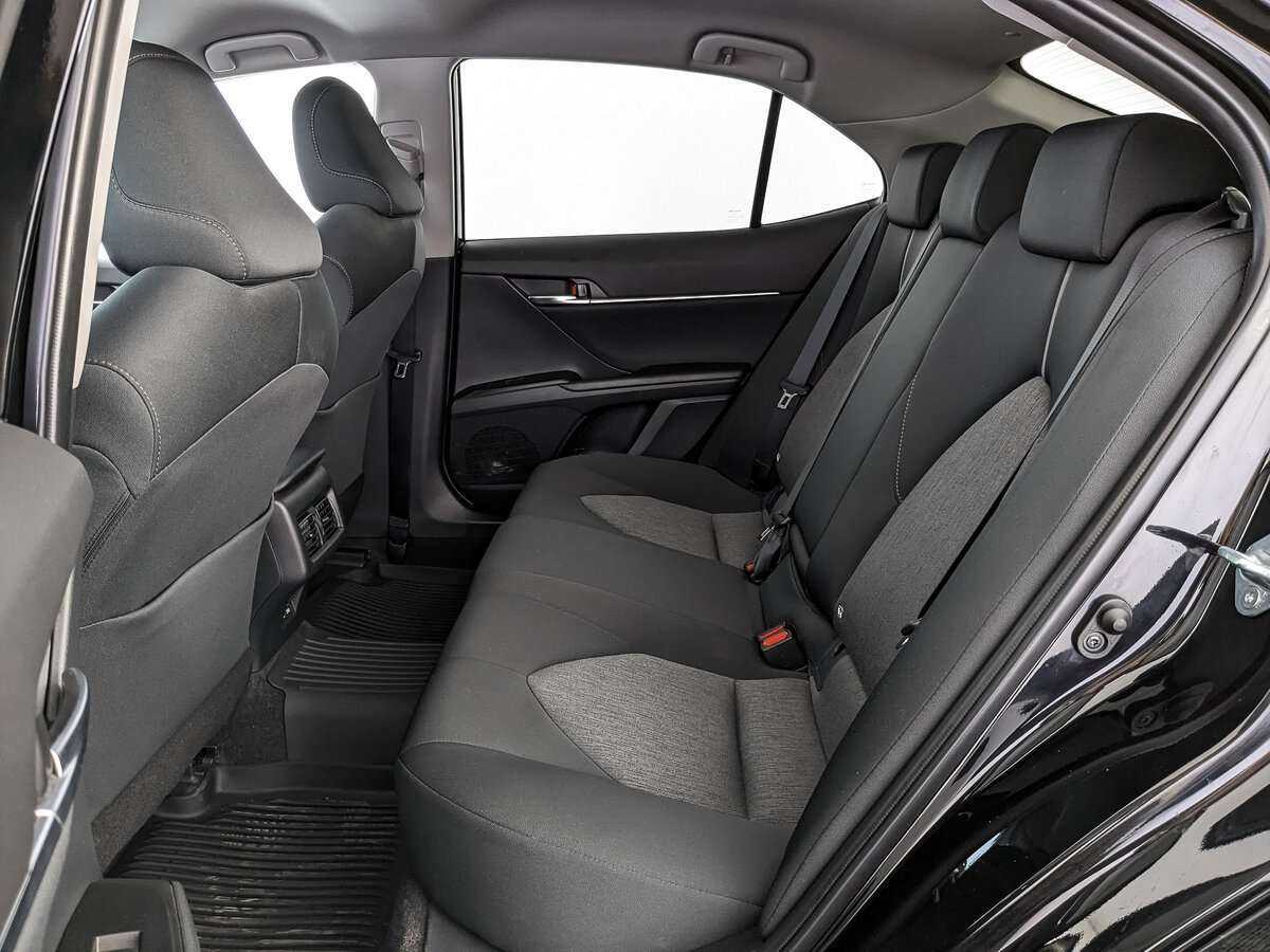 Toyota Camry с пробегом — 2021 год. Фото: #13