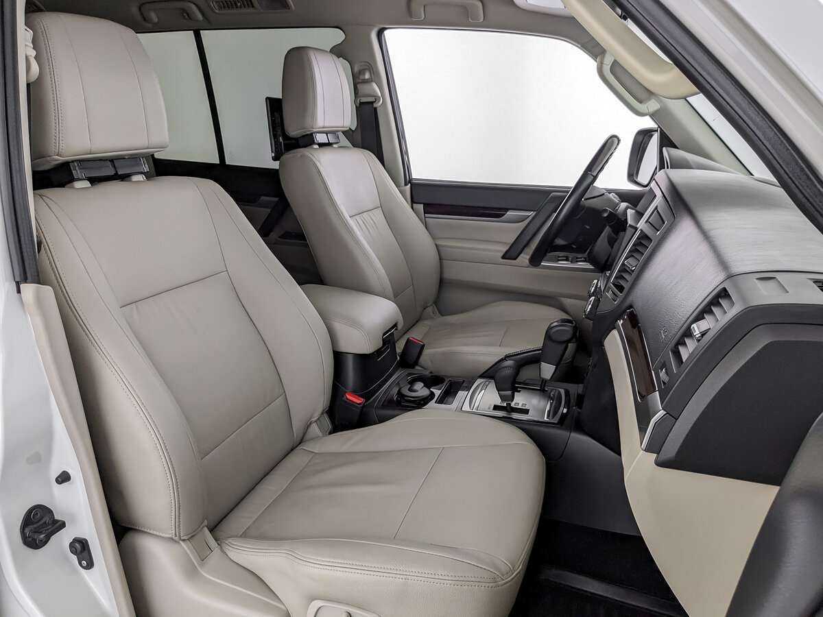 Mitsubishi Pajero с пробегом — 2020 год. Фото: #17