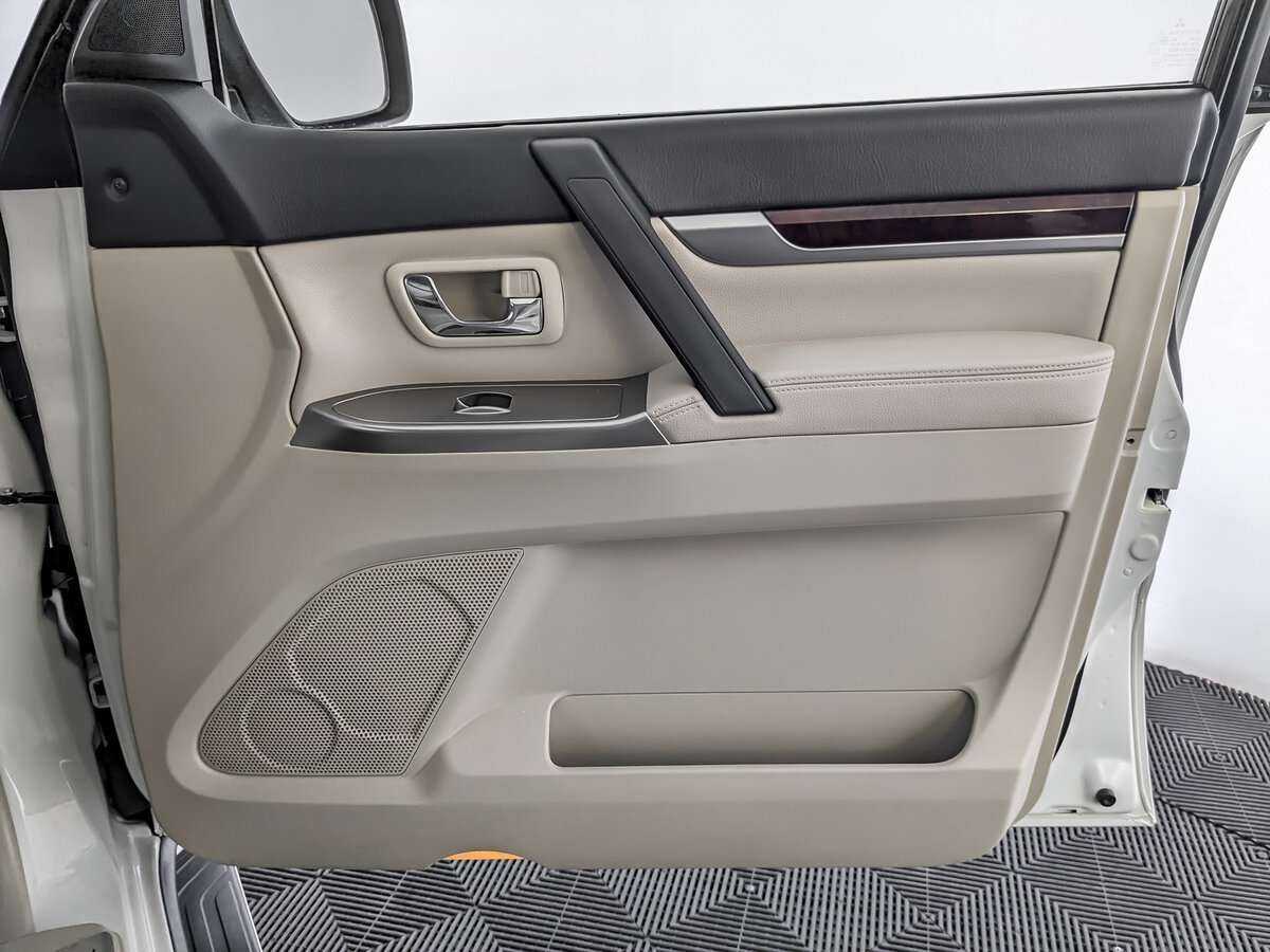 Mitsubishi Pajero с пробегом — 2020 год. Фото: #18