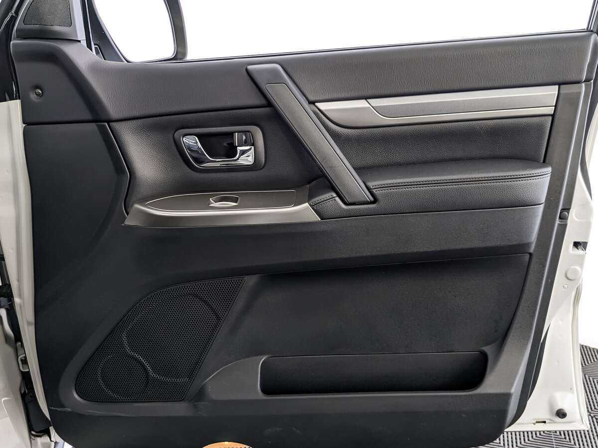 Mitsubishi Pajero с пробегом — 2021 год. Фото: #20