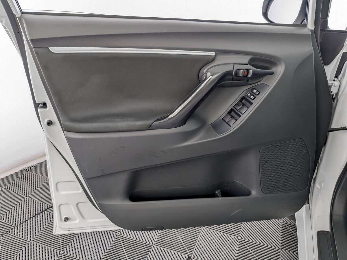 Toyota Verso с пробегом — 2013 год. Фото: #14