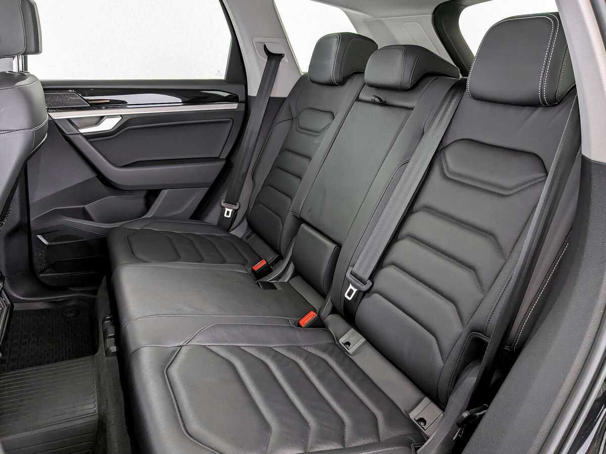 Volkswagen Touareg с пробегом — 2021 год. Фото: #11
