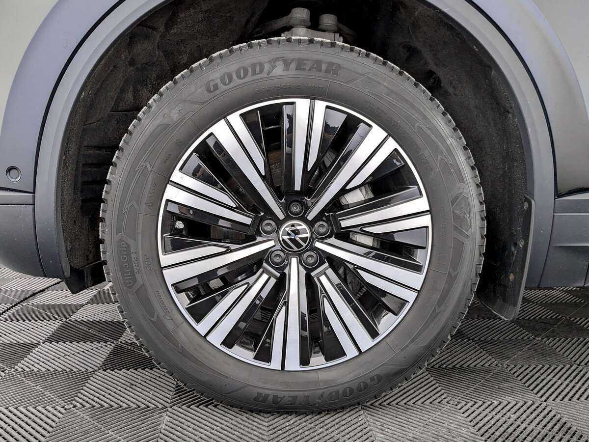 Volkswagen Touareg с пробегом — 2021 год. Фото: #17