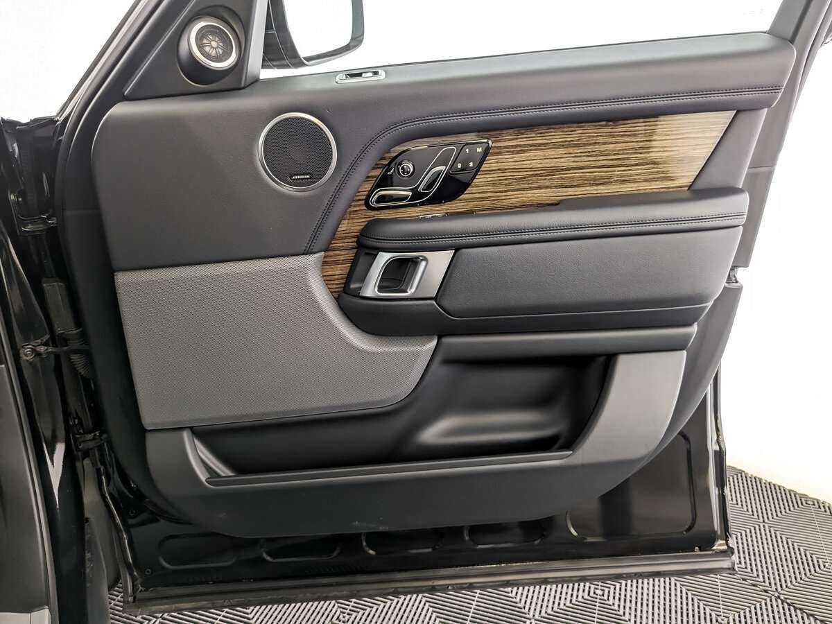 Land Rover Range Rover с пробегом — 2018 год. Фото: #20