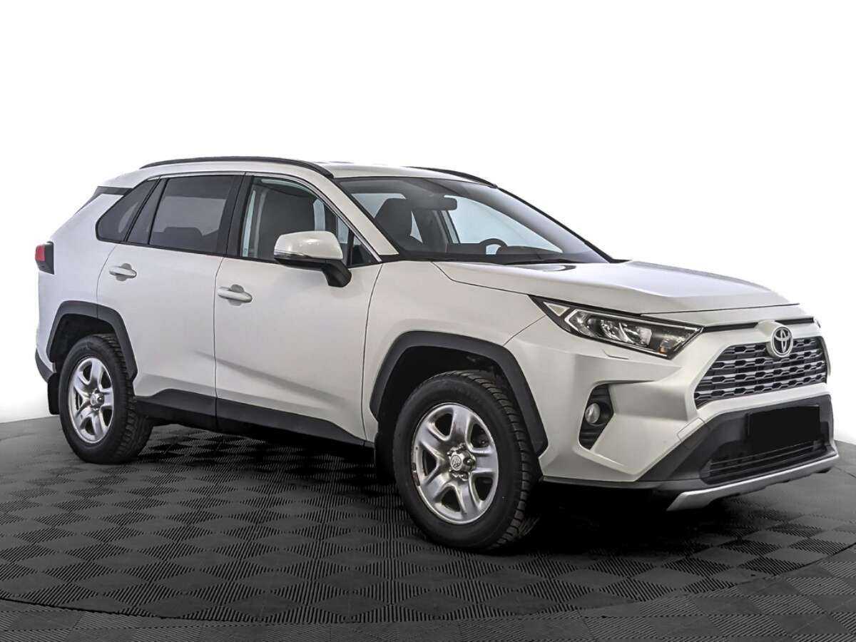 Toyota RAV4 с пробегом — 2020 год. Фото: #2