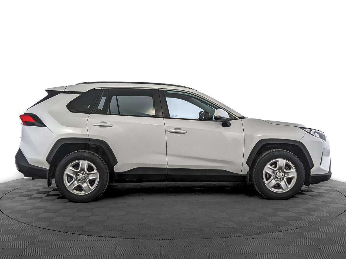 Toyota RAV4 с пробегом — 2020 год. Фото: #3