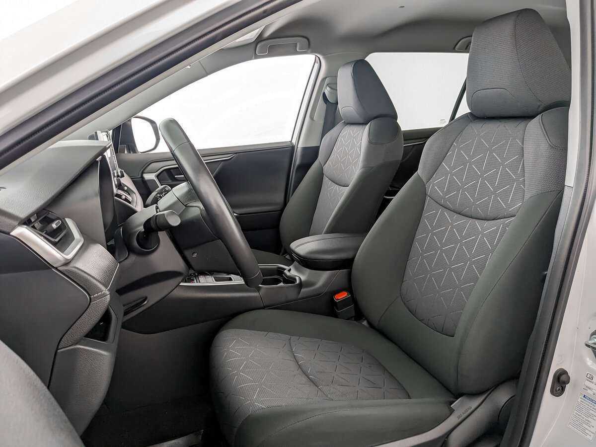 Toyota RAV4 с пробегом — 2020 год. Фото: #15