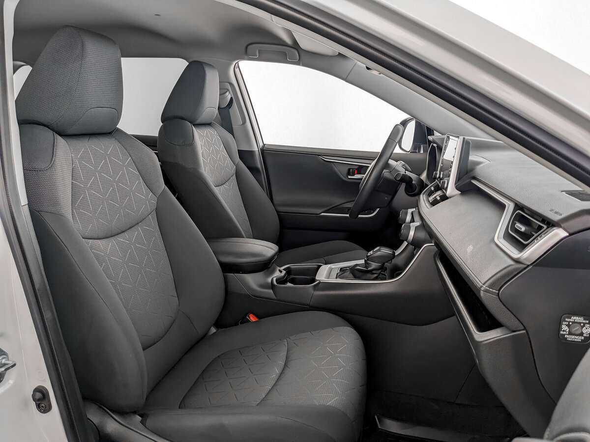 Toyota RAV4 с пробегом — 2020 год. Фото: #18