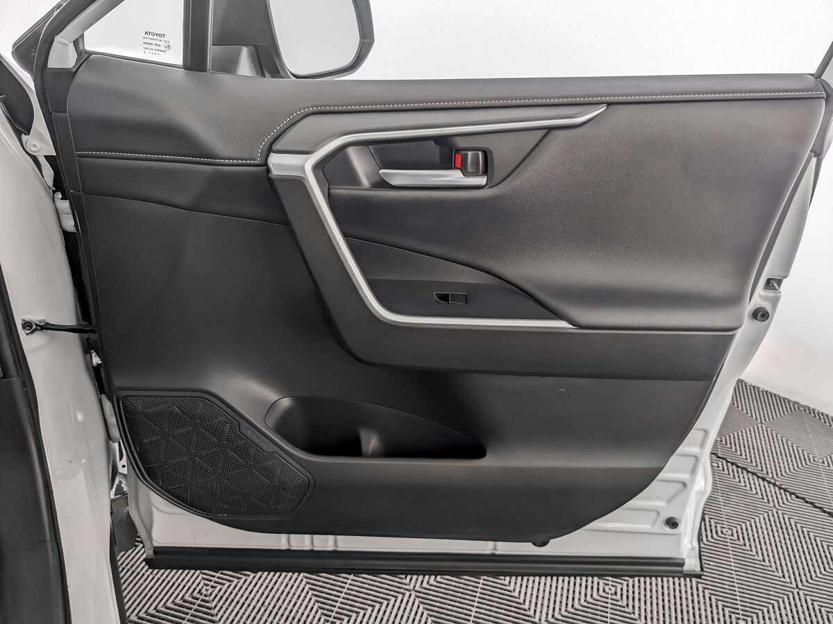 Toyota RAV4 с пробегом — 2020 год. Фото: #19