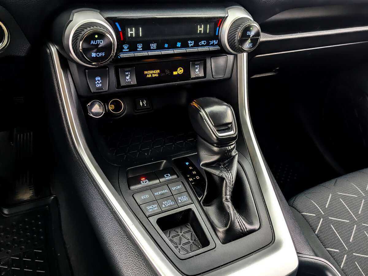 Toyota RAV4 с пробегом — 2020 год. Фото: #20