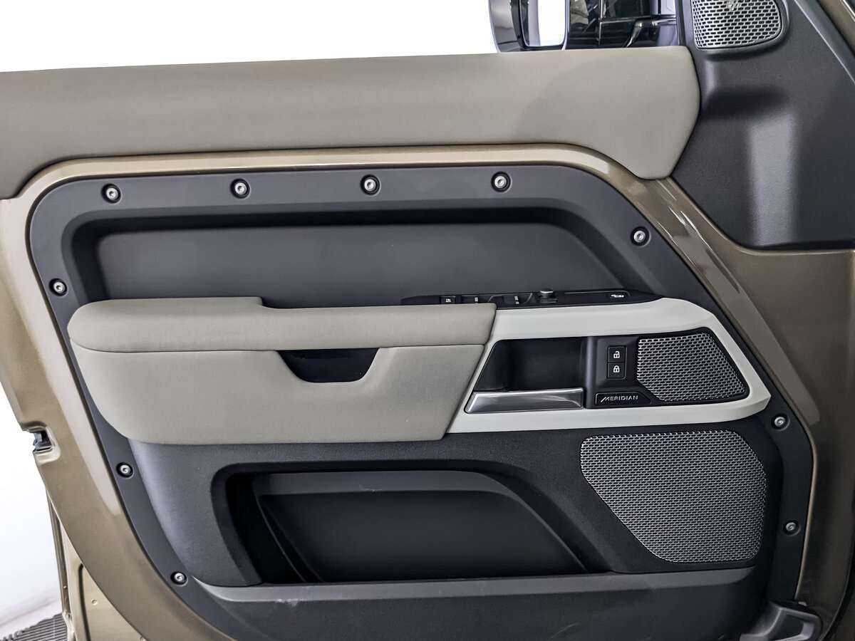 Land Rover Defender с пробегом — 2020 год. Фото: #15