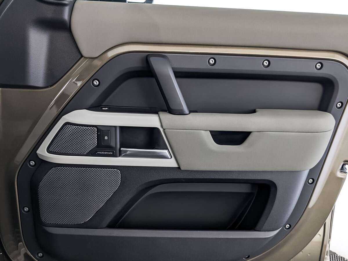 Land Rover Defender с пробегом — 2020 год. Фото: #21