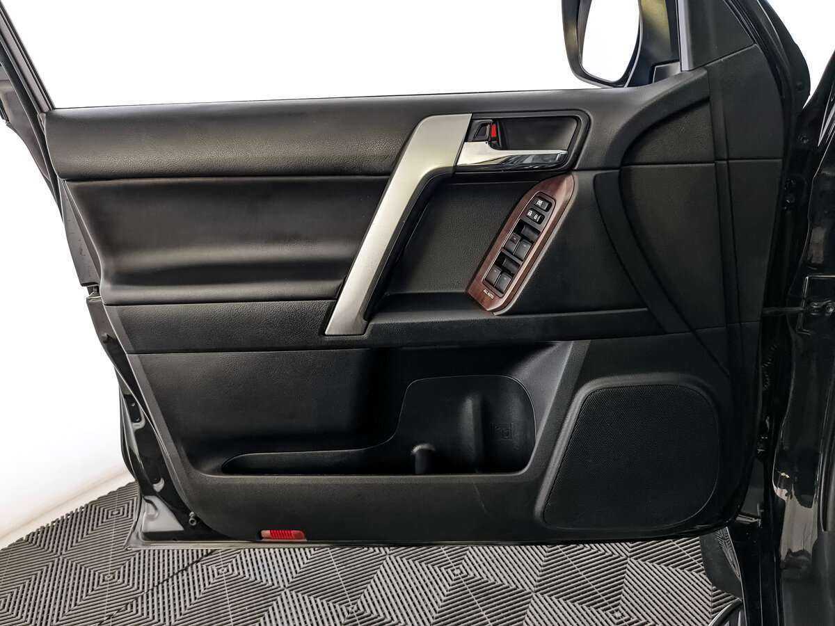 Toyota Land Cruiser Prado с пробегом — 2016 год. Фото: #16