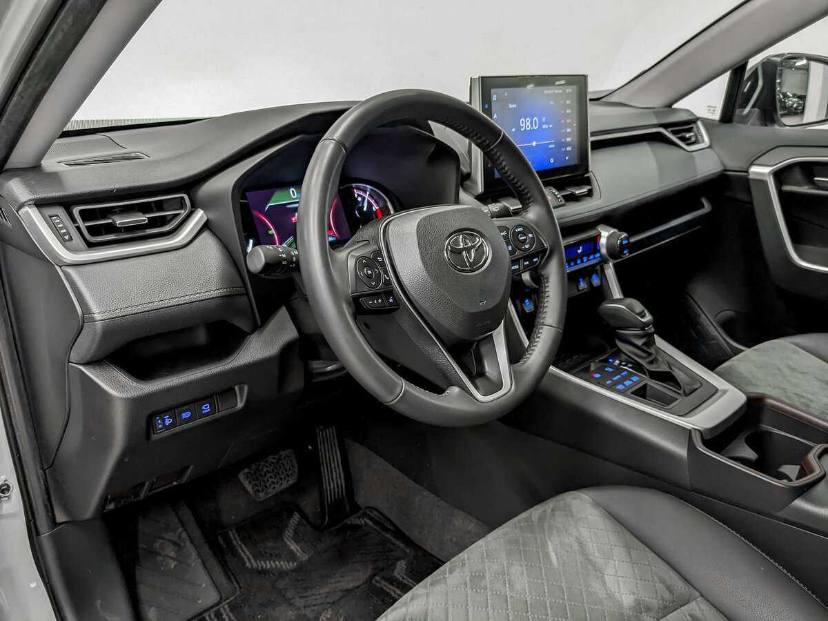 Toyota RAV4 с пробегом — 2022 год. Фото: #12