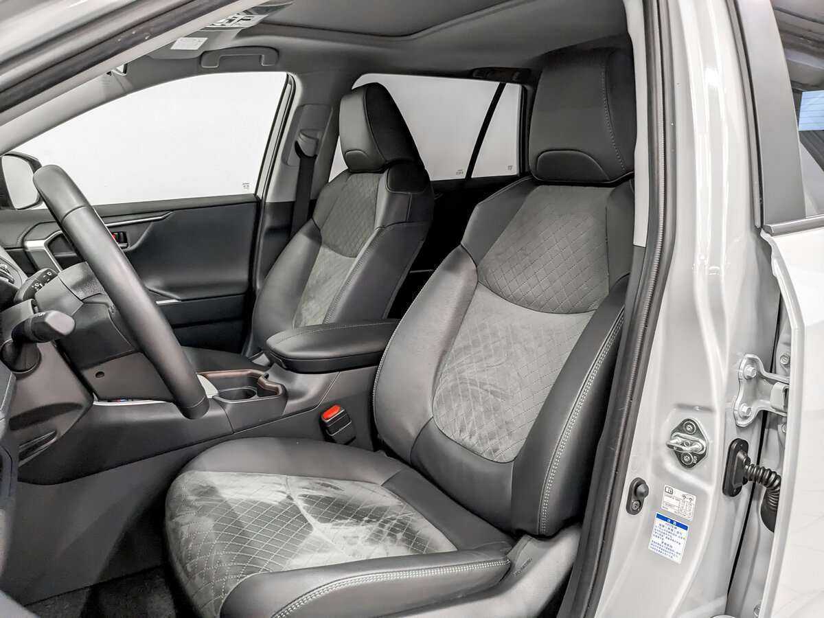 Toyota RAV4 с пробегом — 2022 год. Фото: #14