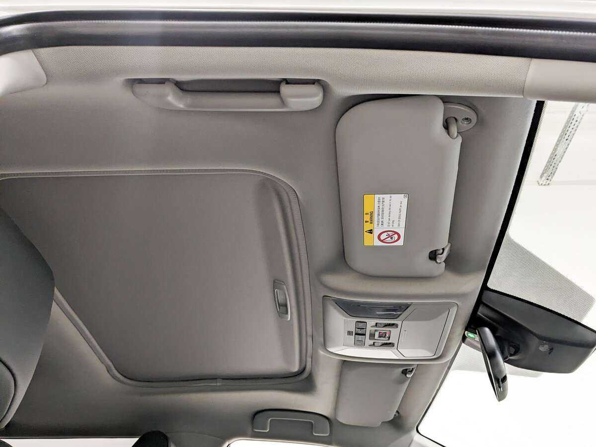 Toyota RAV4 с пробегом — 2022 год. Фото: #17