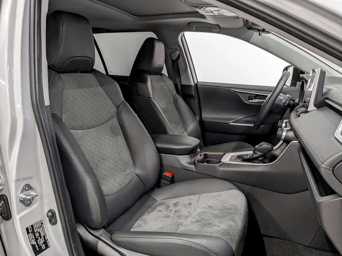Toyota RAV4 с пробегом — 2022 год. Фото: #18