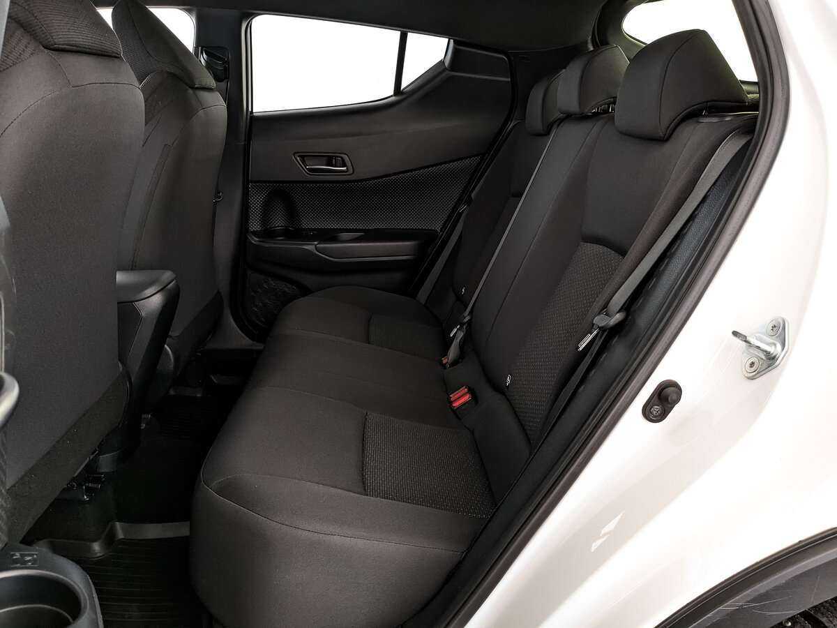 Toyota C-HR с пробегом — 2019 год. Фото: #12