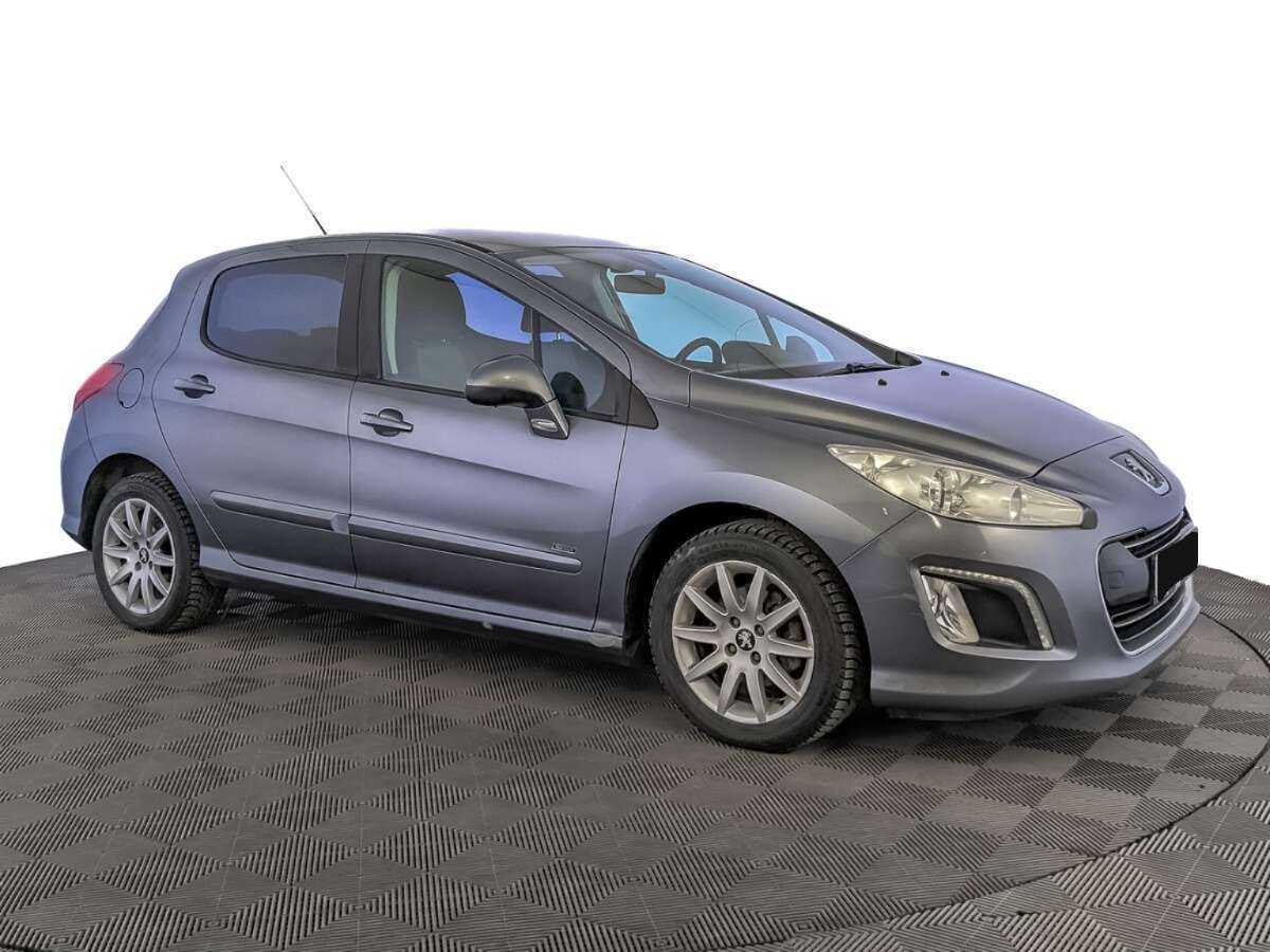 Peugeot 308 с пробегом — 2011 год. Фото: #2