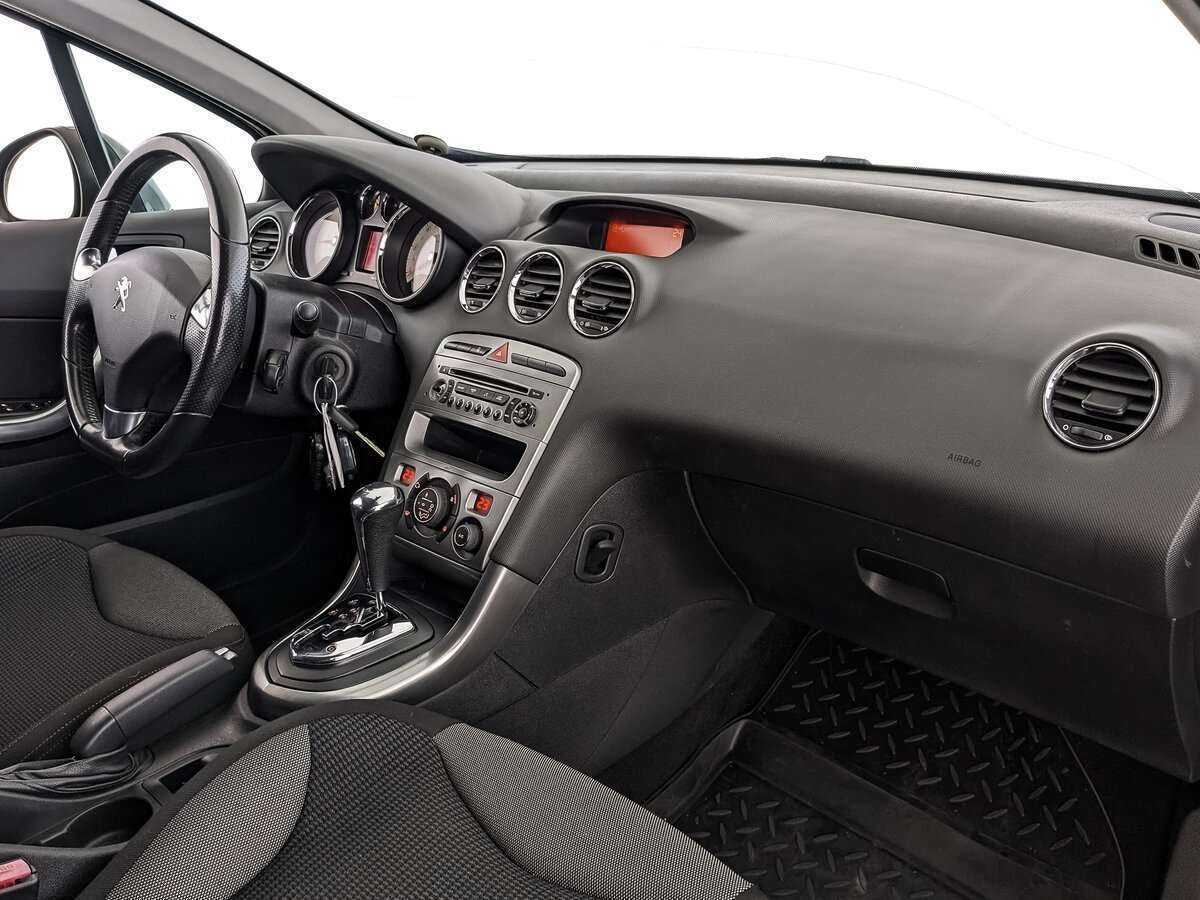 Peugeot 308 с пробегом — 2011 год. Фото: #8