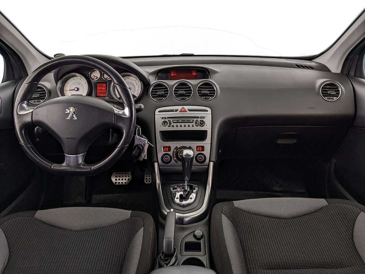 Peugeot 308 с пробегом — 2011 год. Фото: #9