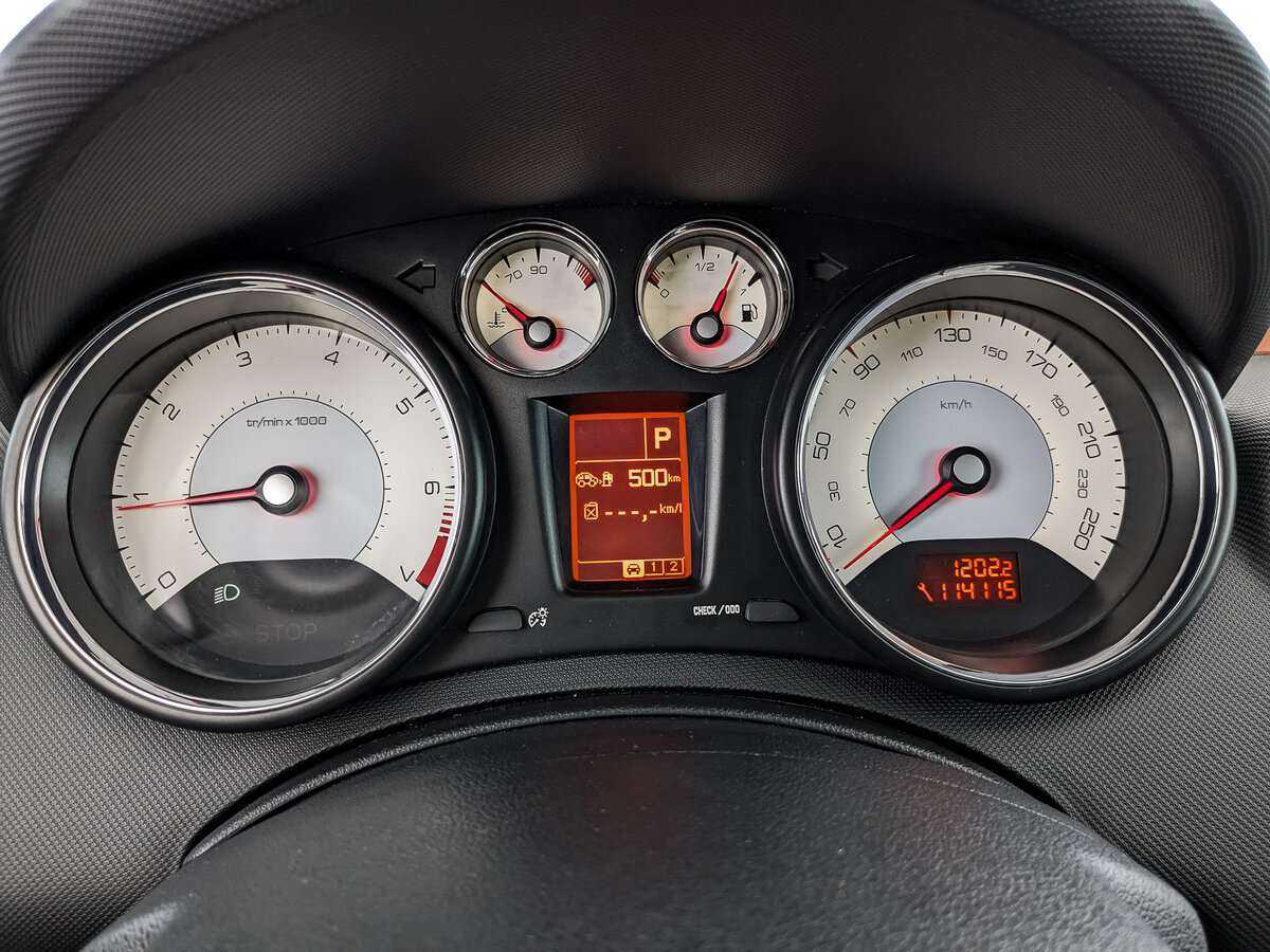 Peugeot 308 с пробегом — 2011 год. Фото: #11